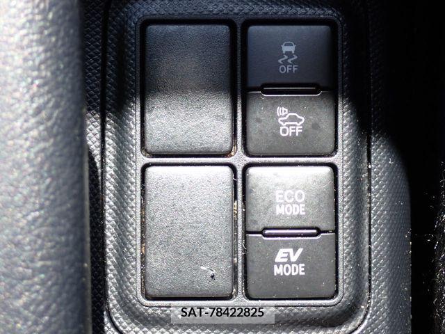 Toyota AQUA 2017-03 372784-9