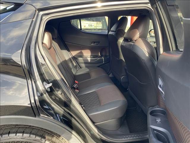 Toyota C-HR 2017-08 182190-5