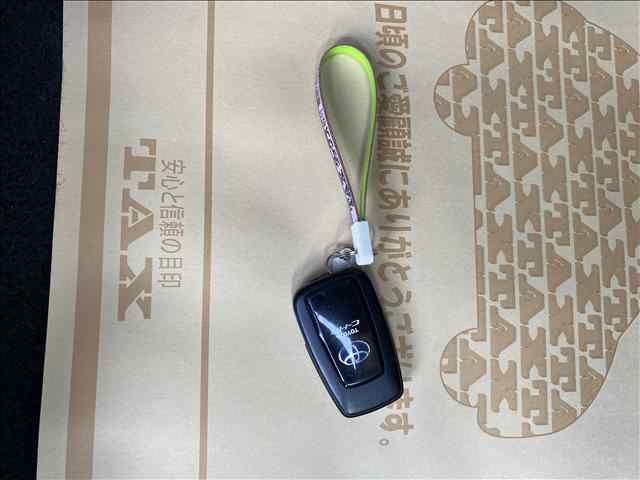 Toyota C-HR 2017-08 182190-18