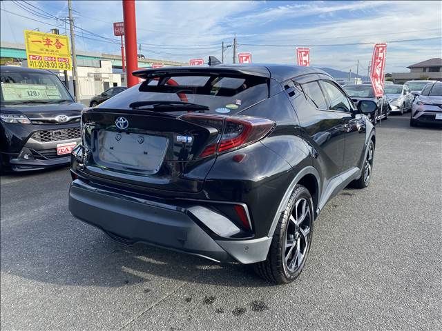Toyota C-HR 2017-08 182190-13