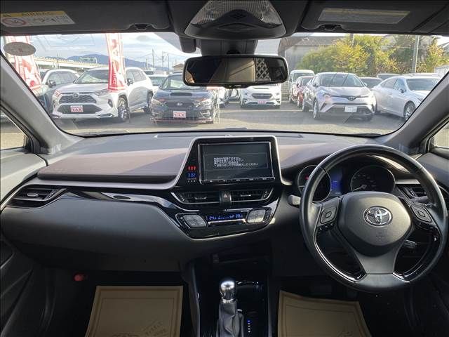 Toyota C-HR 2017-08 182190-12