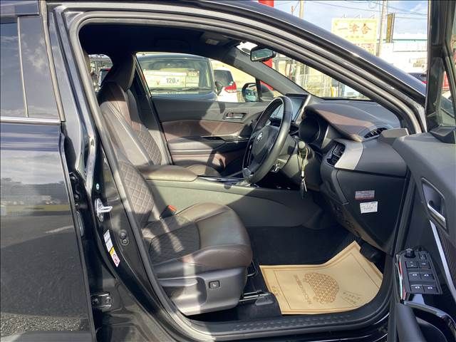 Toyota C-HR 2017-08 182190-3