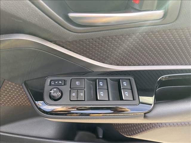 Toyota C-HR 2017-08 182190-11