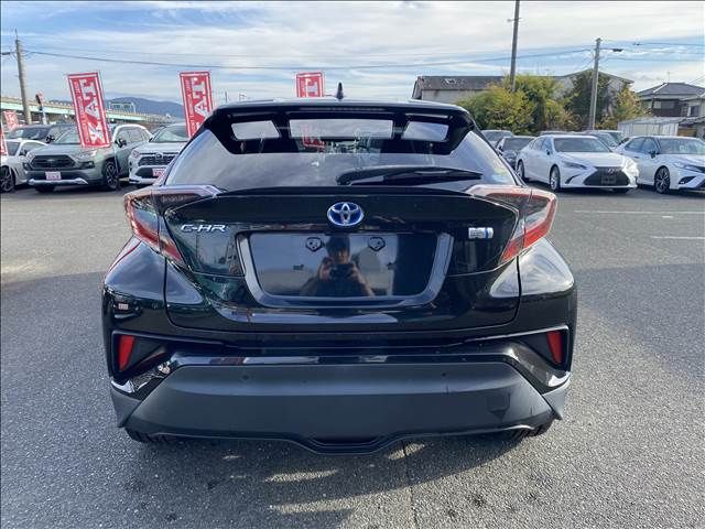 Toyota C-HR 2017-08 182190-15