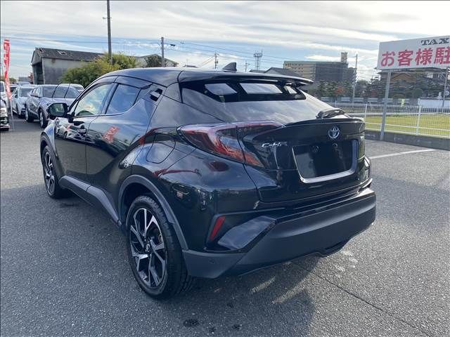 Toyota C-HR 2017-08 182190-2