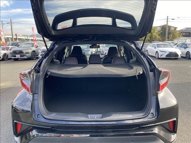Toyota C-HR 2017-08 182190-14