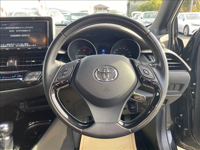 Toyota C-HR 2017-08 182190-1