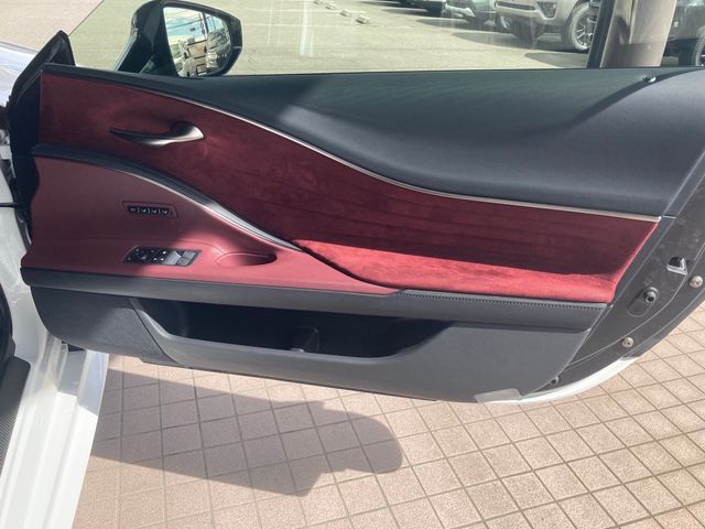 Lexus LC 2018-01 814-12