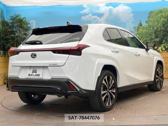 Lexus UX 2023-01 225357-18