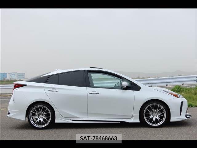 Toyota PRIUS 2021-10 282285-6