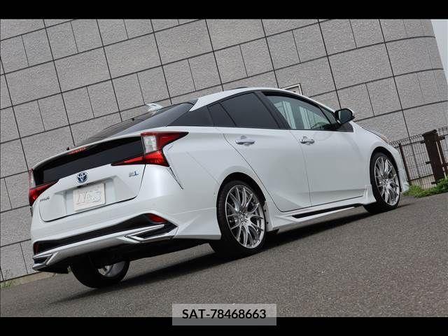 Toyota PRIUS 2021-10 282285-7