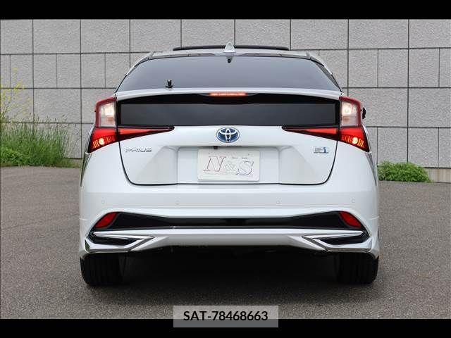 Toyota PRIUS 2021-10 282285-4