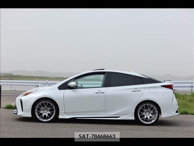 Toyota PRIUS 2021-10 282285-2