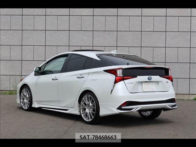 Toyota PRIUS 2021-10 282285-3