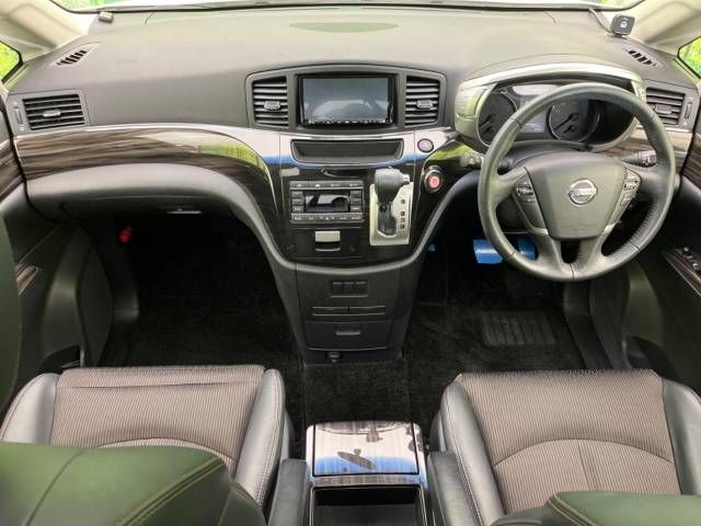 Nissan ELGRAND 2018-06 5544-1
