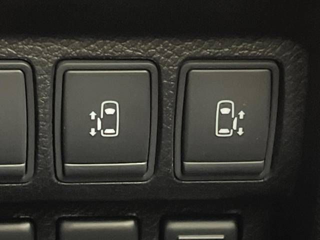 Nissan ELGRAND 2018-06 5544-3