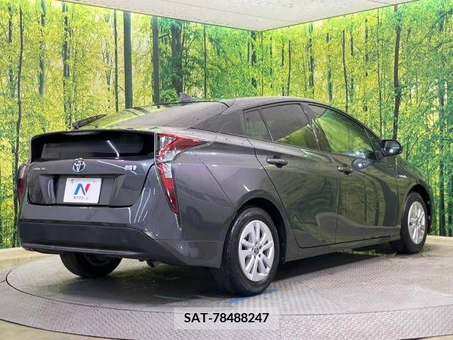 Toyota PRIUS 2017-10 366524-17