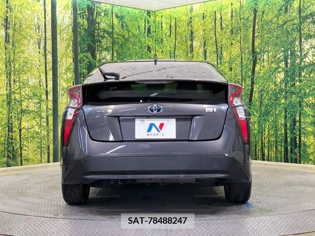 Toyota PRIUS 2017-10 366524-15