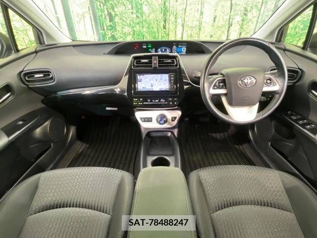 Toyota PRIUS 2017-10 366524-1