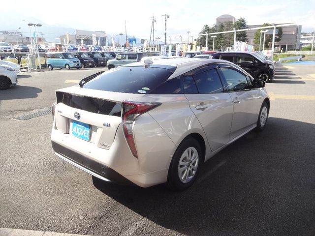 Toyota PRIUS 2017-06 22978-1