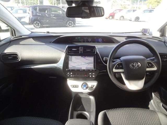 Toyota PRIUS 2017-06 22978-2