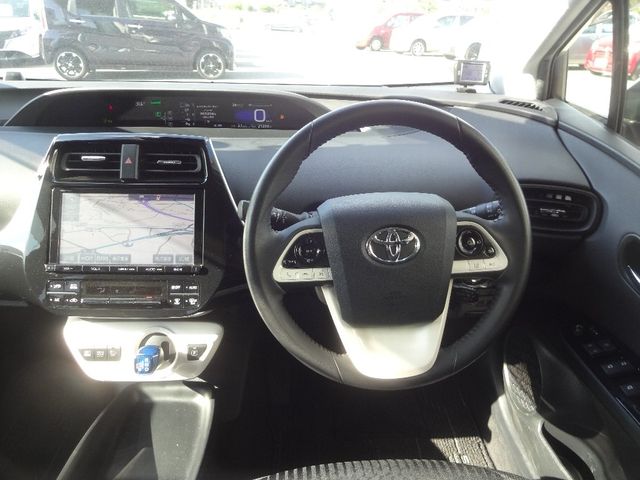 Toyota PRIUS 2017-06 22978-9