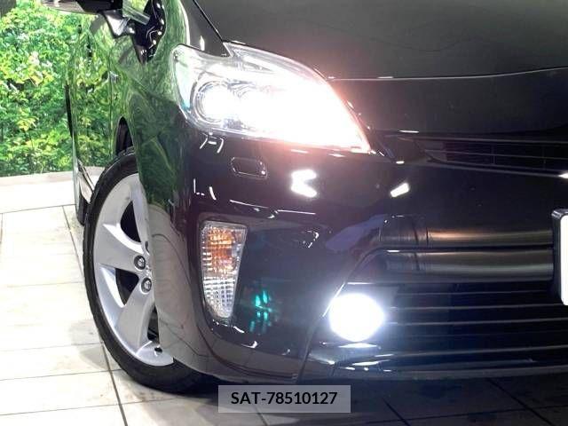 Toyota PRIUS 2015-01 241067-11
