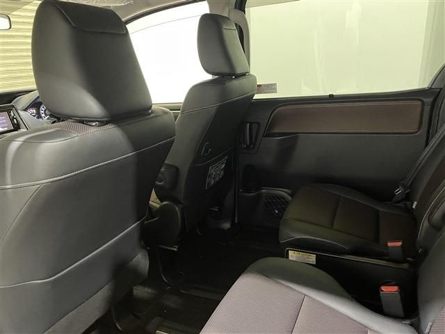 Toyota ESQUIRE 2016-03 404-17