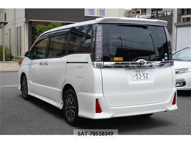 Toyota VOXY 2015-09 321432-2