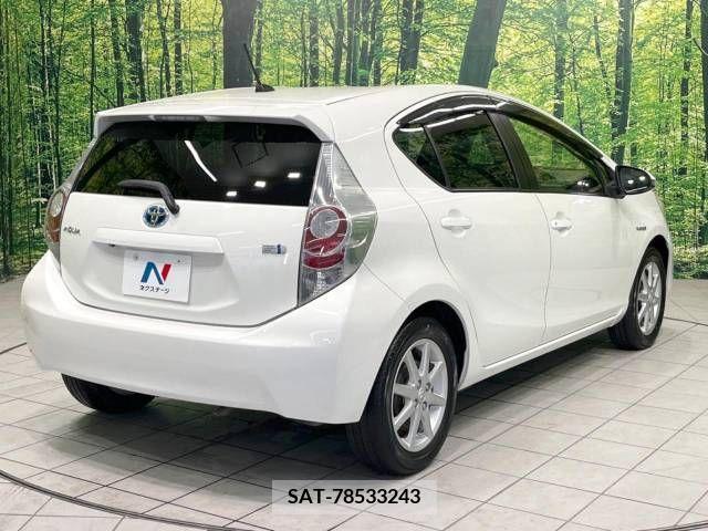 Toyota AQUA 2012-11 347833-17