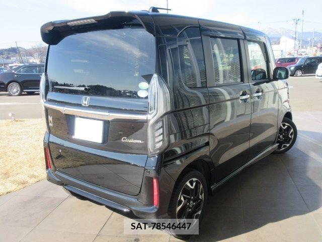Honda N BOX CUSTOM 2018-02 235811-1