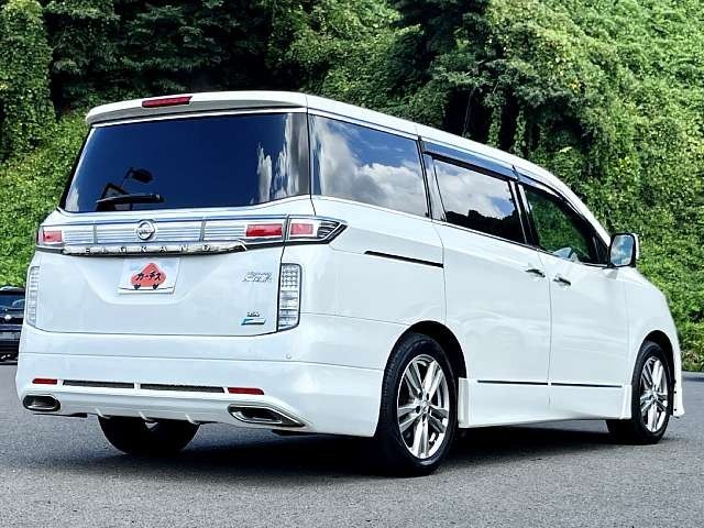 Nissan ELGRAND 2012-08 8231-2