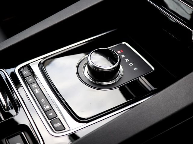 Jaguar F-PACE 2019-03 19224-22
