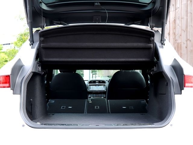 Jaguar F-PACE 2019-03 19224-29