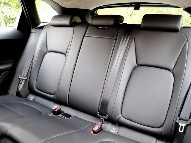 Jaguar F-PACE 2019-03 19224-26