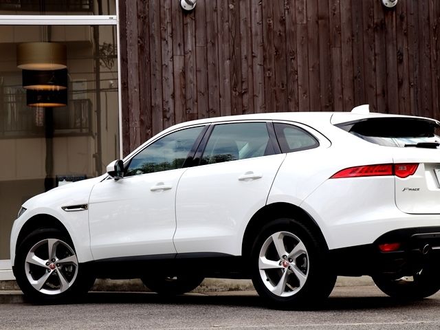 Jaguar F-PACE 2019-03 19224-9