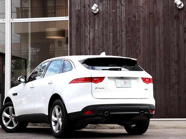Jaguar F-PACE 2019-03 19224-12