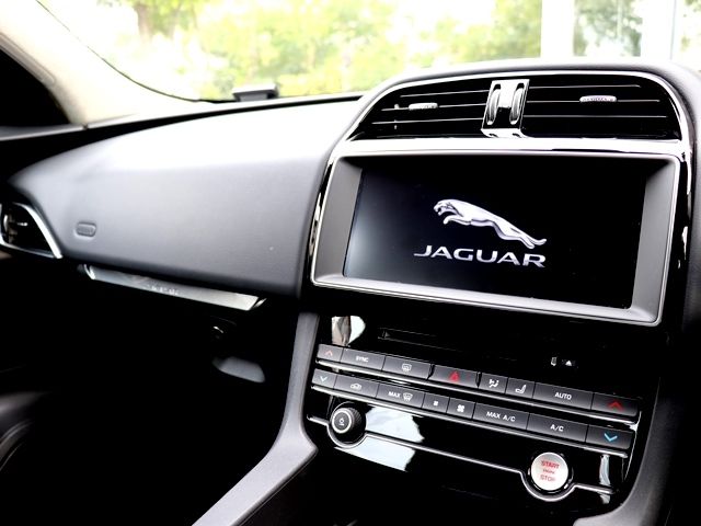 Jaguar F-PACE 2019-03 19224-17
