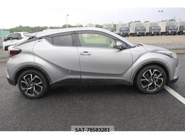 Toyota C-HR 2017-09 323006-11