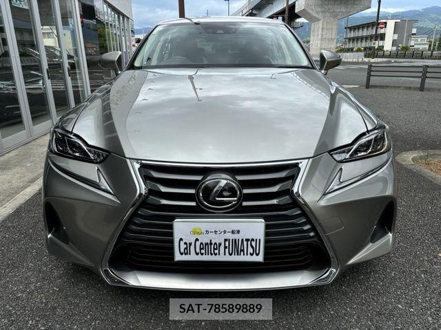 Lexus IS 2016-12 239131-1