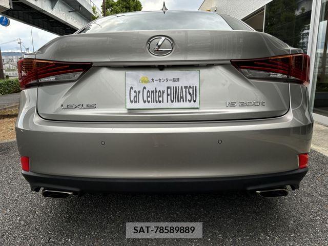 Lexus IS 2016-12 239131-3