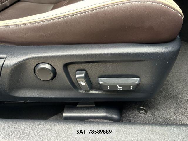 Lexus IS 2016-12 239131-13