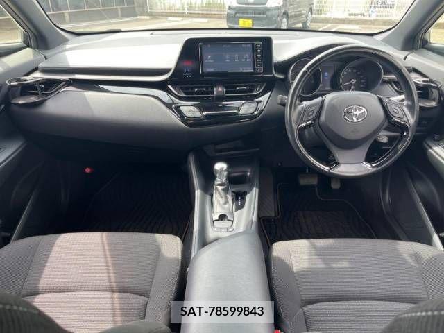 Toyota C-HR 2017-07 322993-1