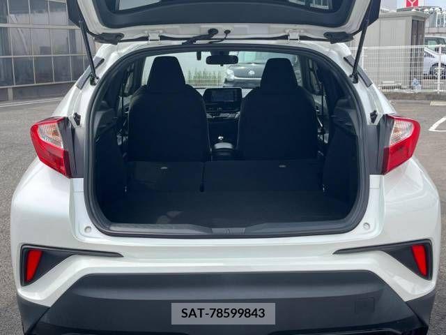 Toyota C-HR 2017-07 322993-10