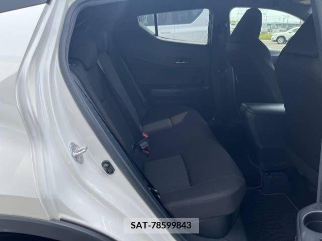 Toyota C-HR 2017-07 322993-9