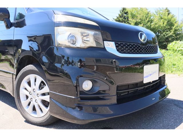 Toyota VOXY 2010-08 10121-2