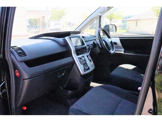Toyota VOXY 2010-08 10121-16