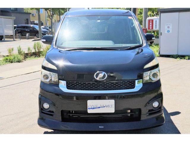 Toyota VOXY 2010-08 10121-1