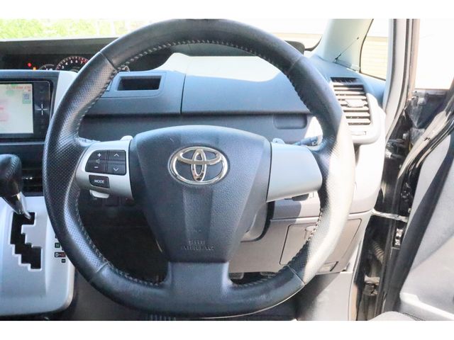 Toyota VOXY 2010-08 10121-22