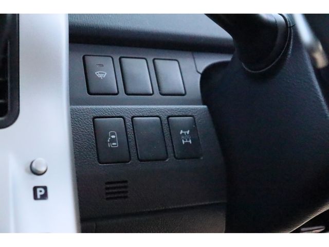 Toyota VOXY 2010-08 10121-27